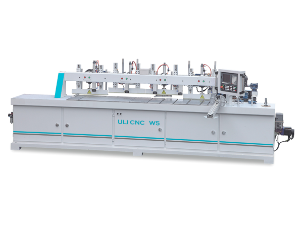 實木（mù）門加工中（zhōng）心